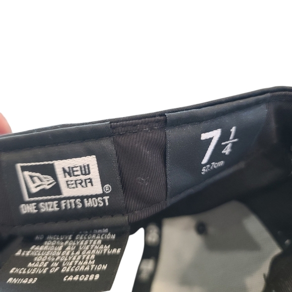 Chicago Cubs Black Clubhouse 1984 Bear 59FIFTY Fitted Cap - Picture 8 of 8